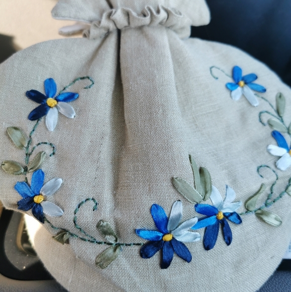 Potli chocolate pouch with beautiful floral design. - Picture 5 of 6